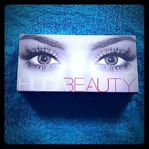 Huda Beauty Black Eyelashes